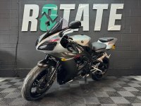 YAMAHA R1