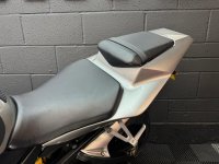 YAMAHA R1