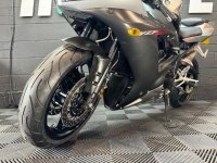 YAMAHA R1