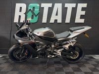 YAMAHA R1