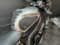 YAMAHA R1