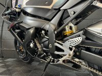 YAMAHA R1