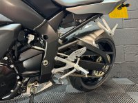 YAMAHA R1