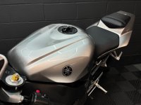 YAMAHA R1