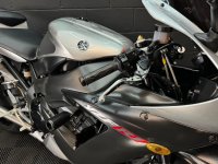 YAMAHA R1