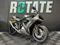 YAMAHA R1