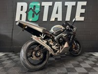 YAMAHA R1