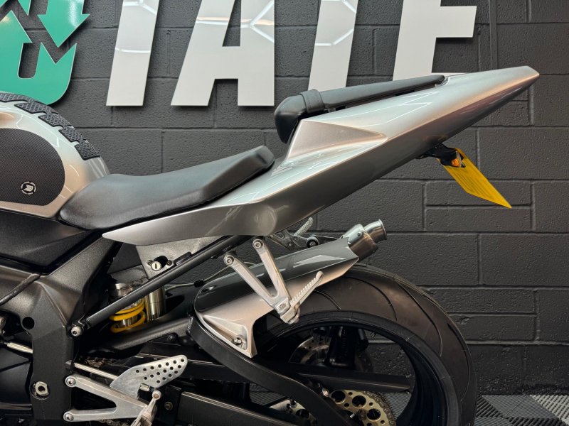 YAMAHA R1