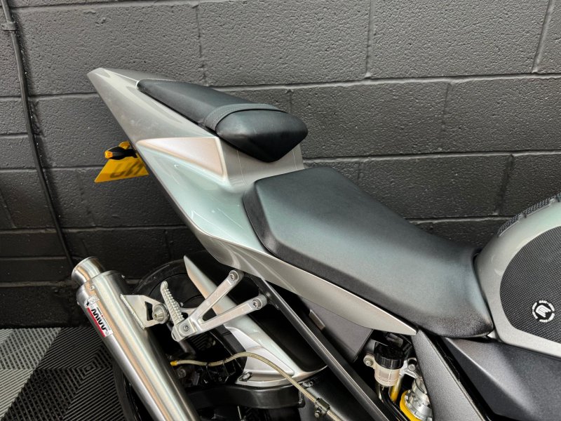 YAMAHA R1