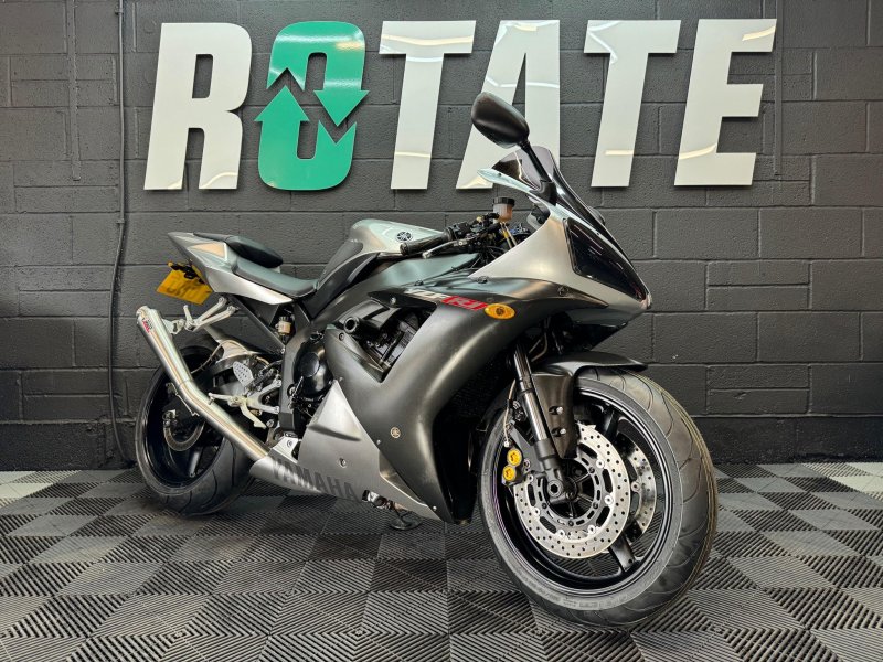 YAMAHA R1
