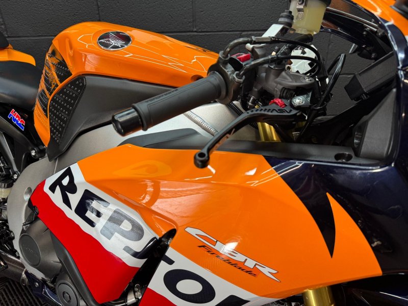 HONDA CBR1000RR Fireblade