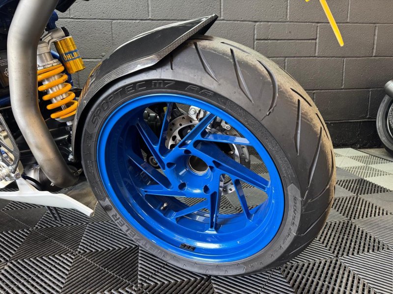 BMW HP2