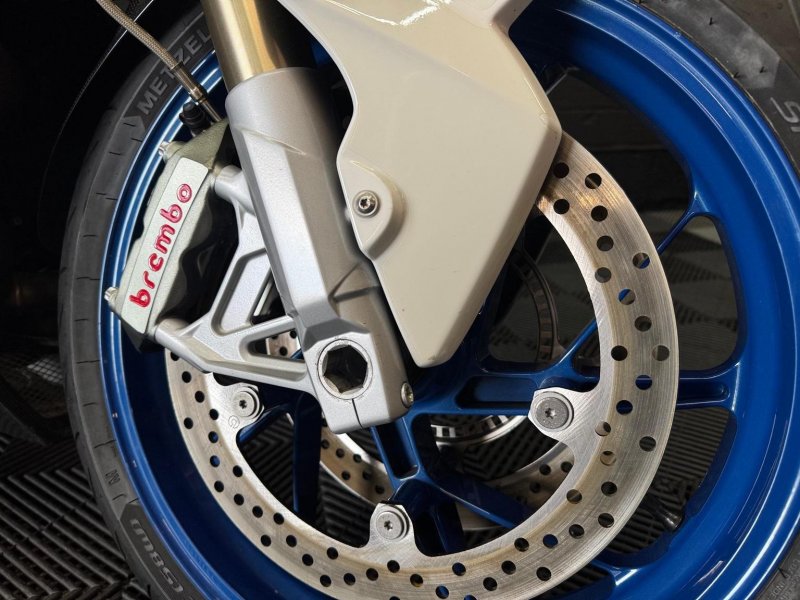 BMW HP2