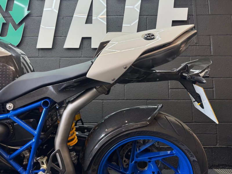 BMW HP2