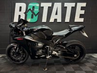 HONDA CBR1000RR Fireblade