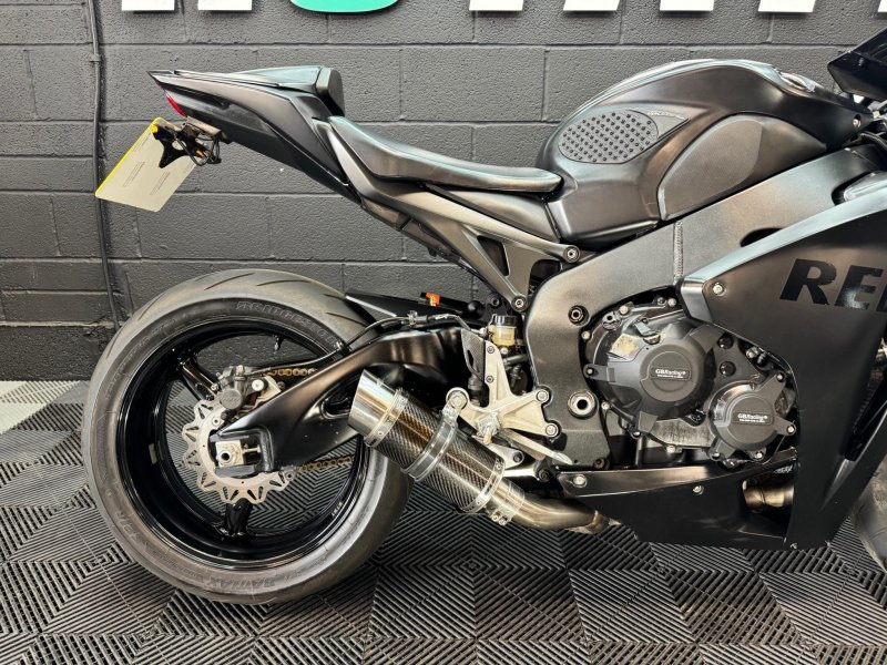 HONDA CBR1000RR Fireblade