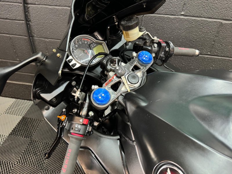 HONDA CBR1000RR Fireblade