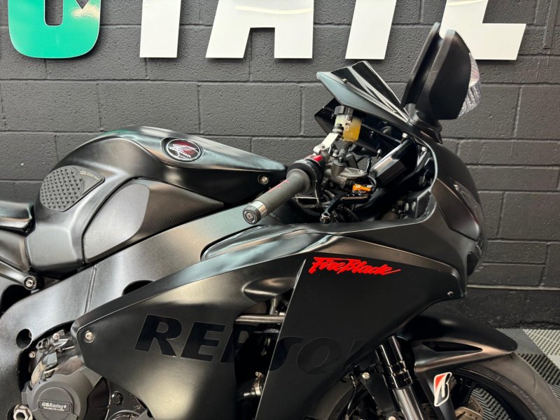 HONDA CBR1000RR Fireblade
