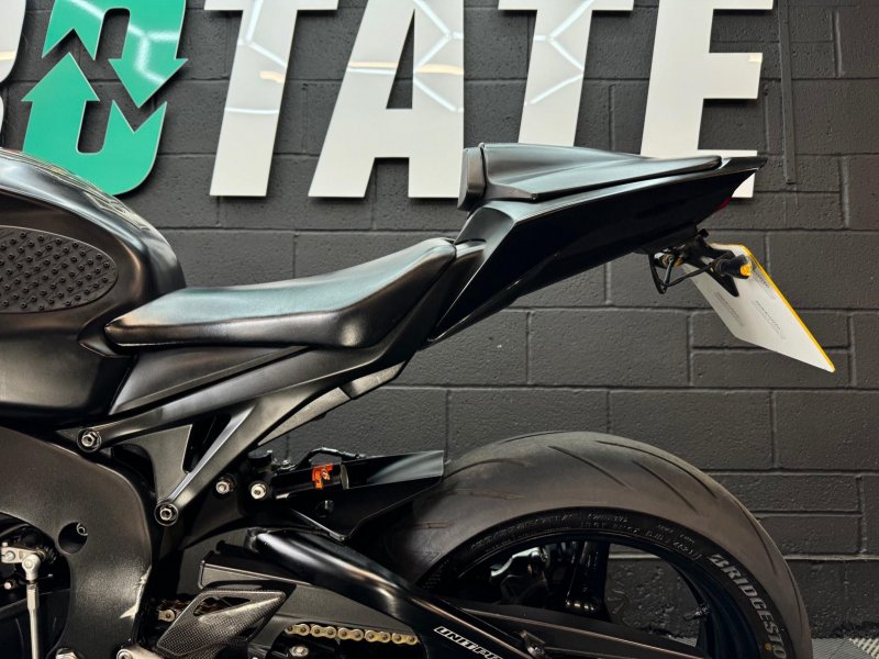 HONDA CBR1000RR Fireblade
