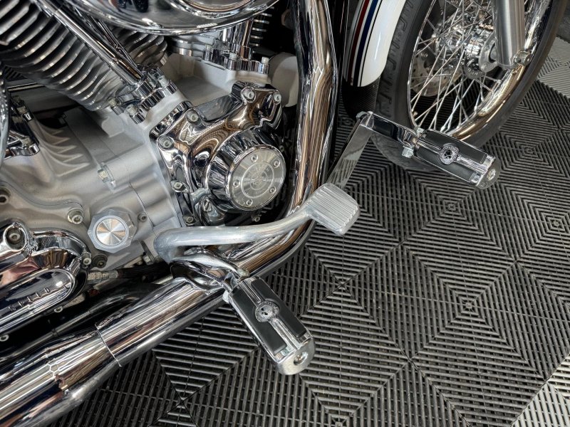 HARLEY-DAVIDSON Dyna