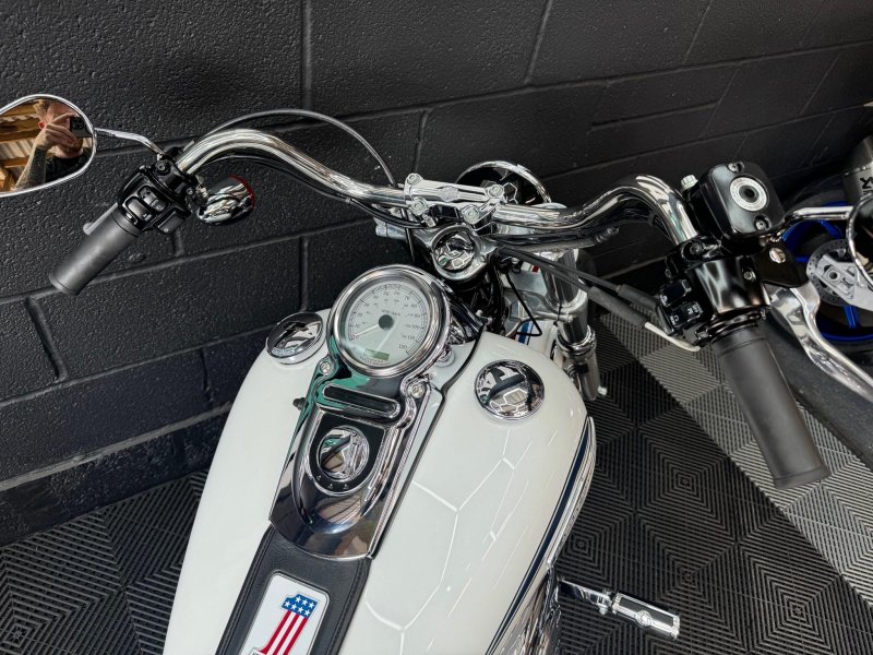 HARLEY-DAVIDSON Dyna