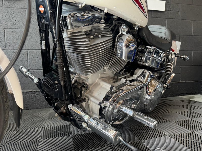 HARLEY-DAVIDSON Dyna