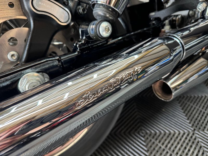 HARLEY-DAVIDSON Dyna