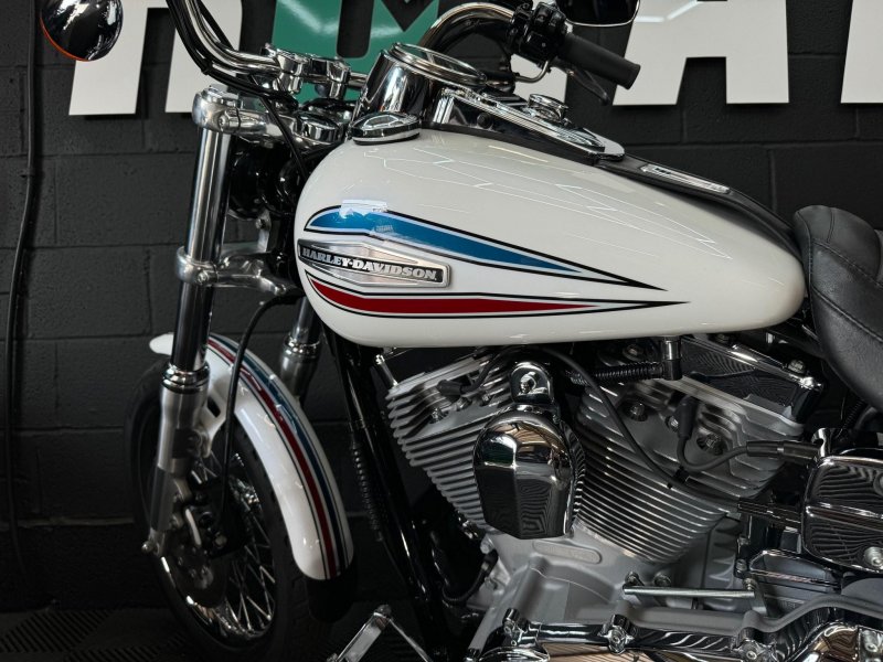 HARLEY-DAVIDSON Dyna