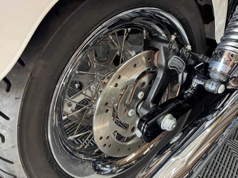 HARLEY-DAVIDSON Dyna