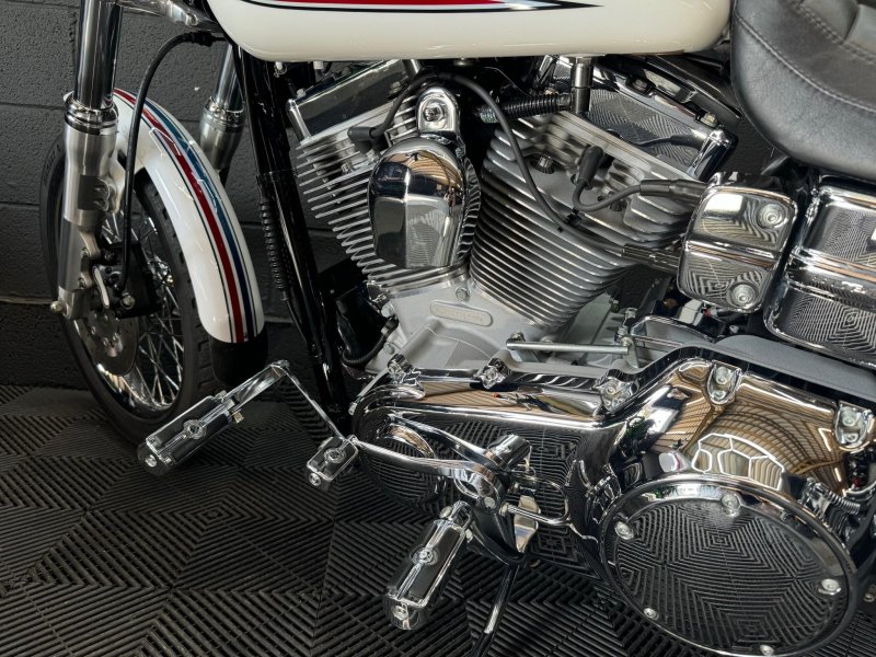 HARLEY-DAVIDSON Dyna
