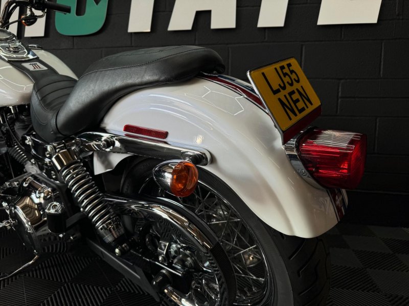 HARLEY-DAVIDSON Dyna