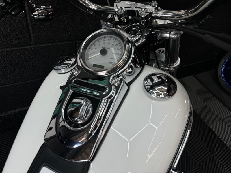 HARLEY-DAVIDSON Dyna
