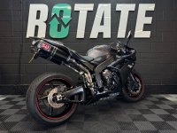 YAMAHA R1