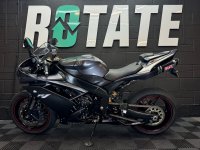 YAMAHA R1