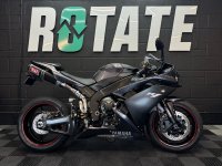 YAMAHA R1