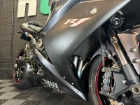 YAMAHA R1