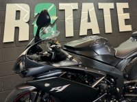 YAMAHA R1
