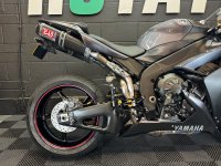 YAMAHA R1