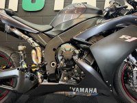 YAMAHA R1