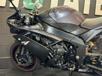 YAMAHA R1