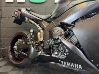 YAMAHA R1
