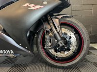 YAMAHA R1
