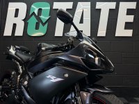 YAMAHA R1
