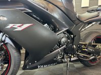 YAMAHA R1