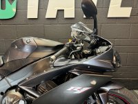 YAMAHA R1