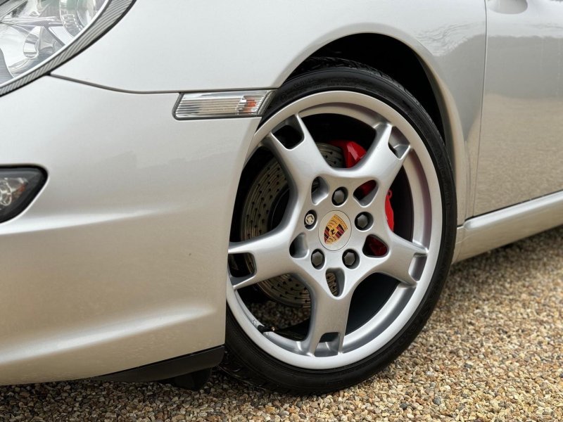 PORSCHE 911