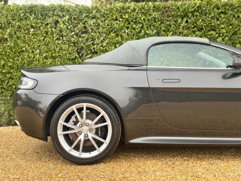 ASTON MARTIN VANTAGE
