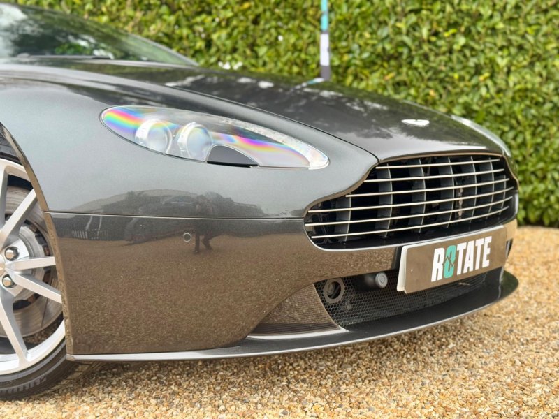 ASTON MARTIN VANTAGE