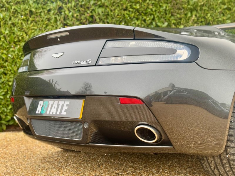 ASTON MARTIN VANTAGE