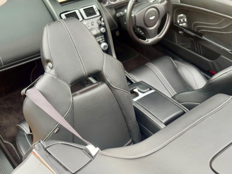 ASTON MARTIN VANTAGE